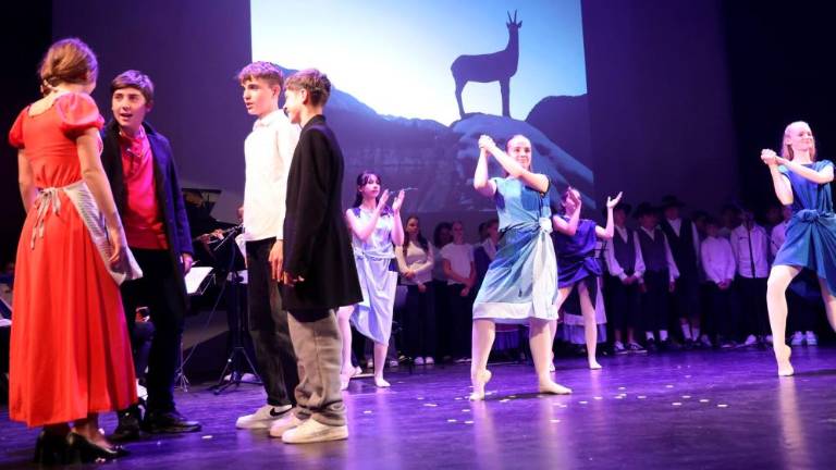 Zaigrali, zapeli in zaplesali z Zlatorogom in vilami