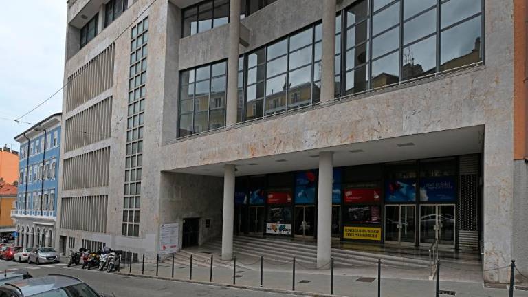 Od kod dolgovi družbe Dom in kakšni so njeni nameni