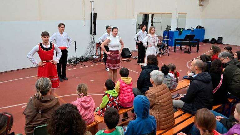 Petje in ples za pomoč sošolkini družini v Gazi