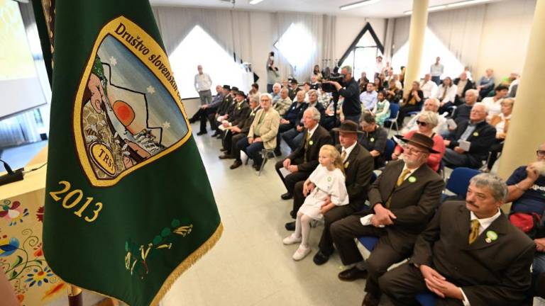 Želeli bi privabiti mlade in povezati vse slovenske čebelarje v FJK