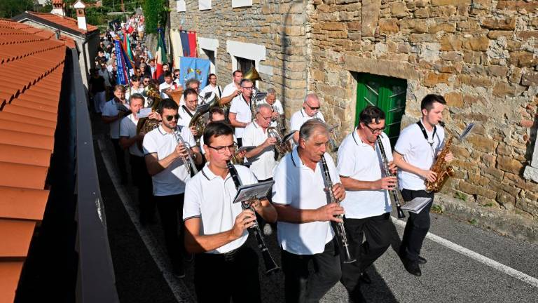 Spomnili so se tragične obletnice požiga vasi in smrti desetih fantov