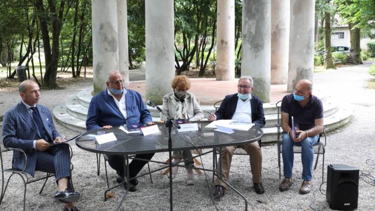 Festival èStoria naj učinkuje »protivirusno«