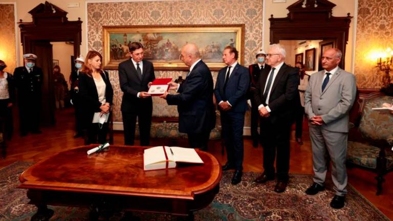 Borut Pahor prejel najvišje odlikovanje mesta Trst (foto)