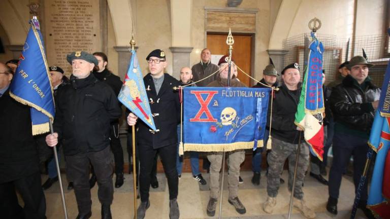 X Mas na občini, protifašistični shod na Korzu