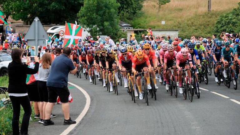 Pogačar tretji za bratoma Yates