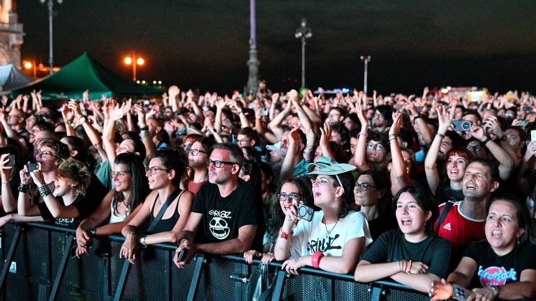 Gorillaz občinstvo popeljali na potovanje skozi 25 let svoje zgodovine