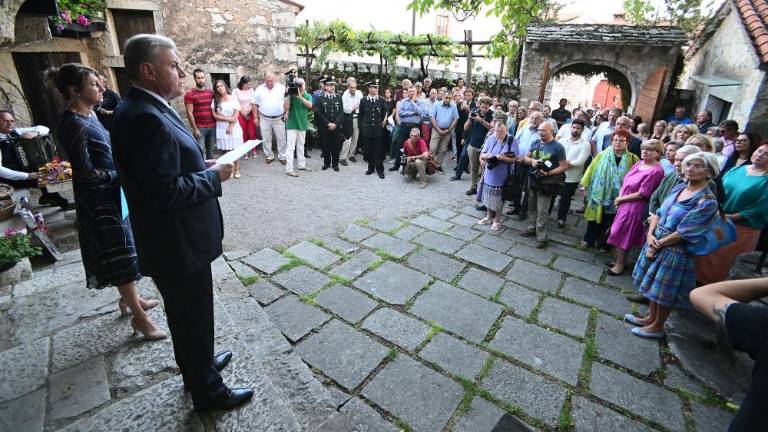 Konec je čakanja: začela se je Kraška ohcet!