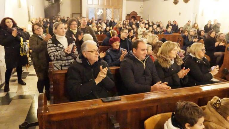 Glasbeno voščilo v pevmski cerkvi