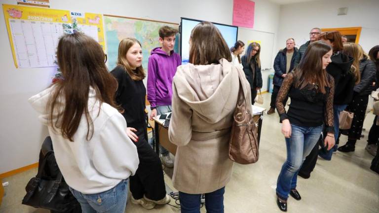 Slovenske drugostopenjske srednje šole na stežaj odprle vrata