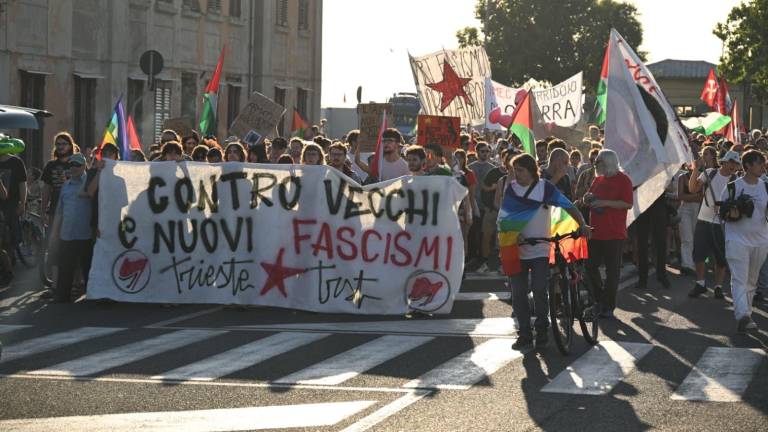 Krenil je sprevod proti fašizmu in za svobodno Palestino