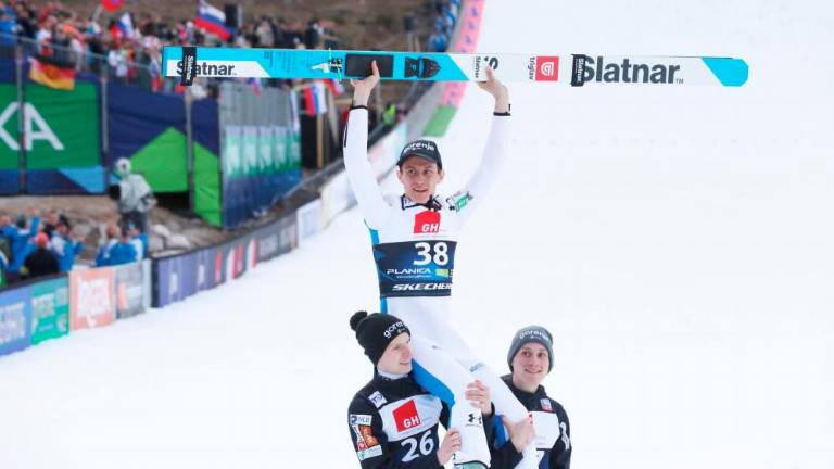 Peter Prevc z najdaljšima poletoma zmagal v Planici