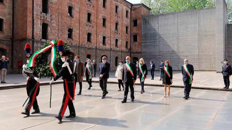 Spoštljiv poklon padlim ob 25. aprilu