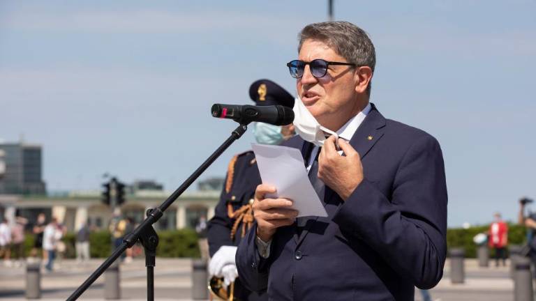 Počastitev dneva republike z varnostno razdaljo