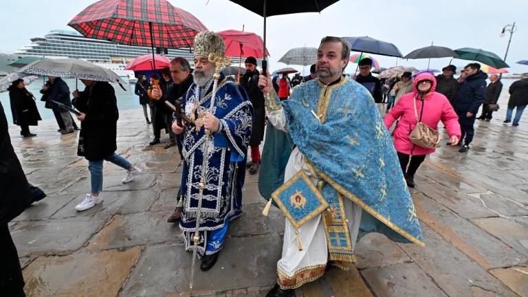 Grško-pravoslavni verniki so praznovali teofanijo