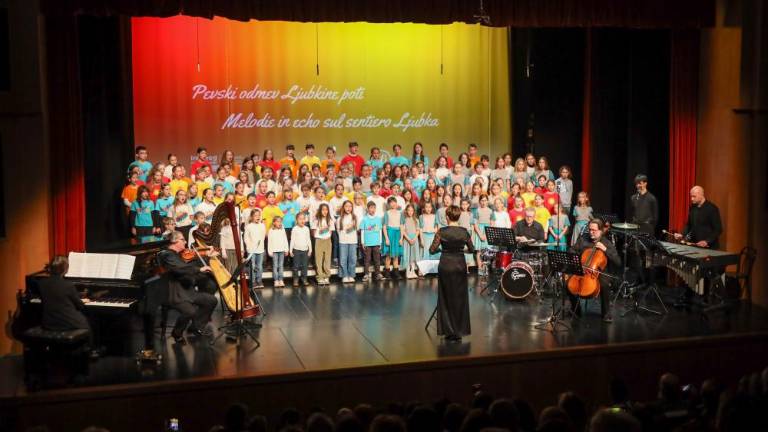 Razigrani pevski poklon Ljubki Šorli