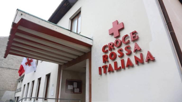 Pomagal jim bo tudi Rdeči križ