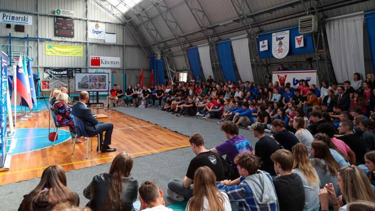 »V današnji politiki ne bi smeli ničesar delati brez mladih«