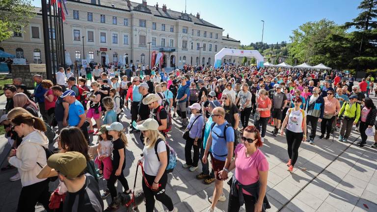 Grofija in pohod poživila mesti