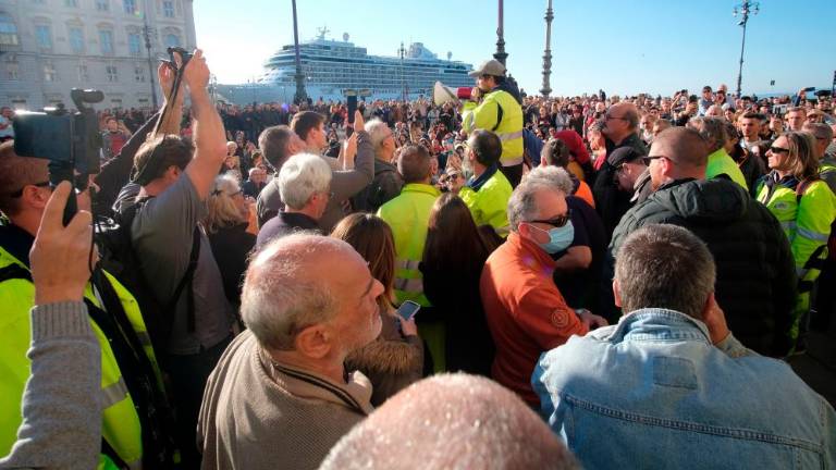 Protesti prispevali vsaj 70 okuženih