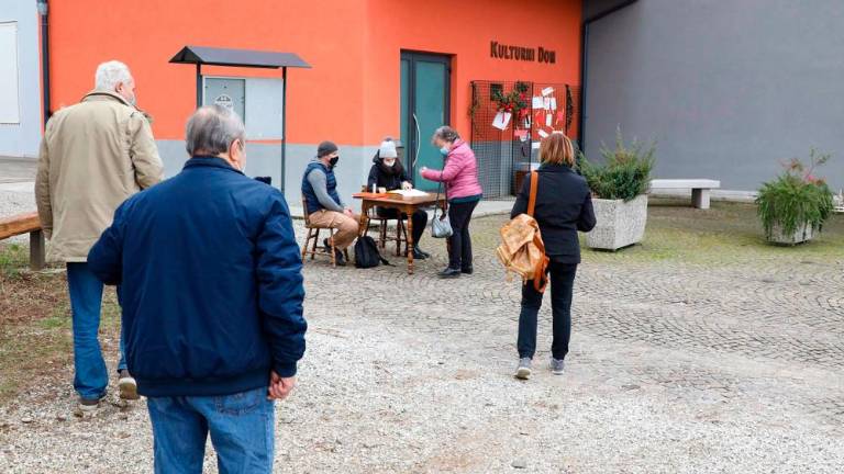 Zbiranje podpisov proti fašistični propagandi s polno paro