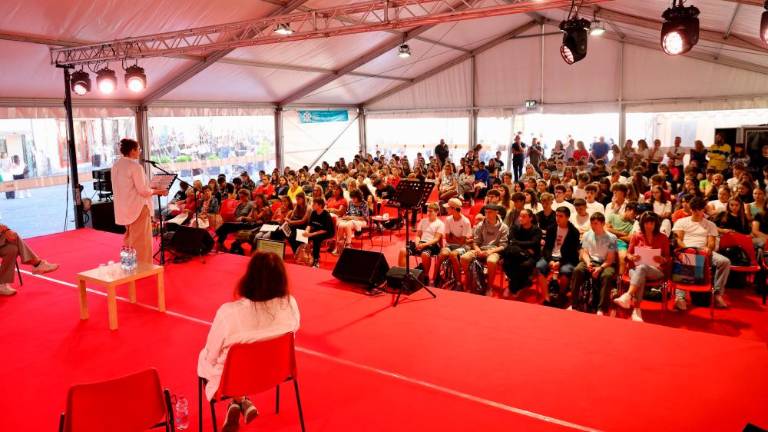 Črno-beli posnetki in spomini na atentat na slovensko šolo