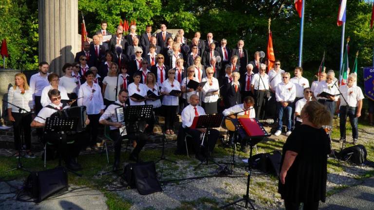 Še vedno opominja in združuje