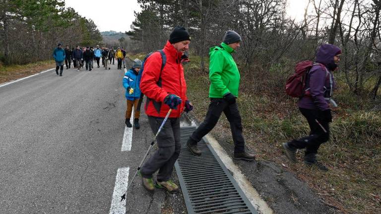 Povezali so poti, ki jih je prekinila meja