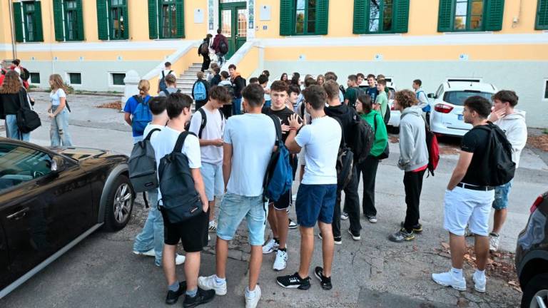 Dijaki DIZ Jožef Stefan prvi prestopili šolski prag (foto)