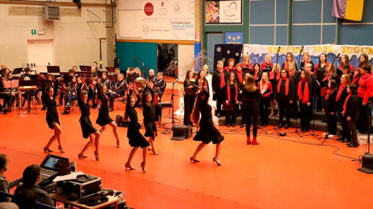 Z glasbo in plesom so vstopili v novo leto