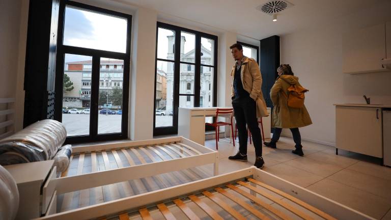 Novogoriška univerza odprla svoj študentski dom sredi Gorice (FOTO)