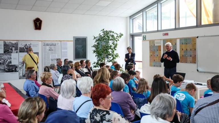 Poklon padlim in postaviteljem spomenika pri Korošcih