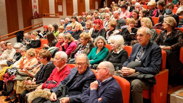 Zaživel lirični muzikal Besneče morje