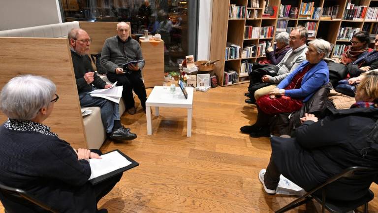 V romanu piše o odcepitvi Sardinije od Italije leta 2049