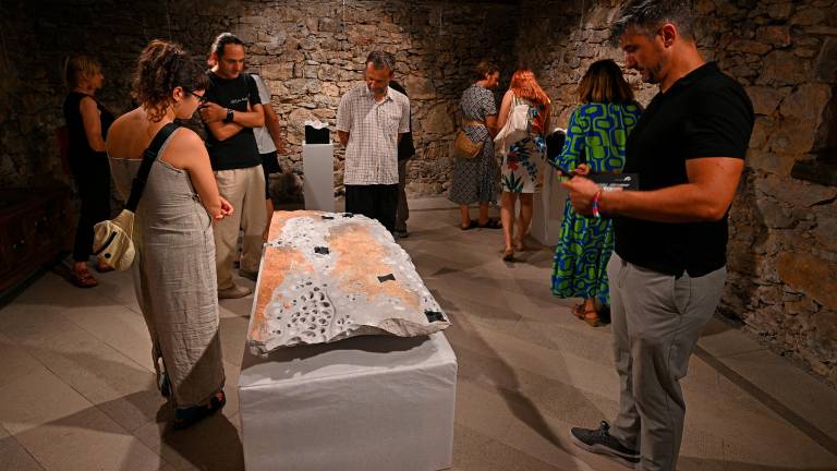 Z reliefno podobo želita ustvariti celoto