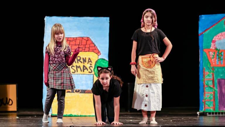 Otroci so se predstavili na gledališkem odru