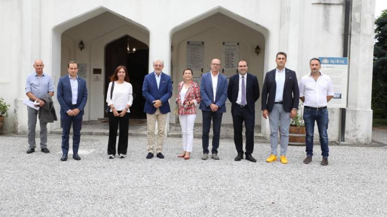 Najprej finančna plat, nato okrepitev socialne vloge