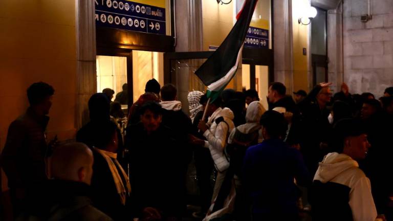 Množično in tudi napeto