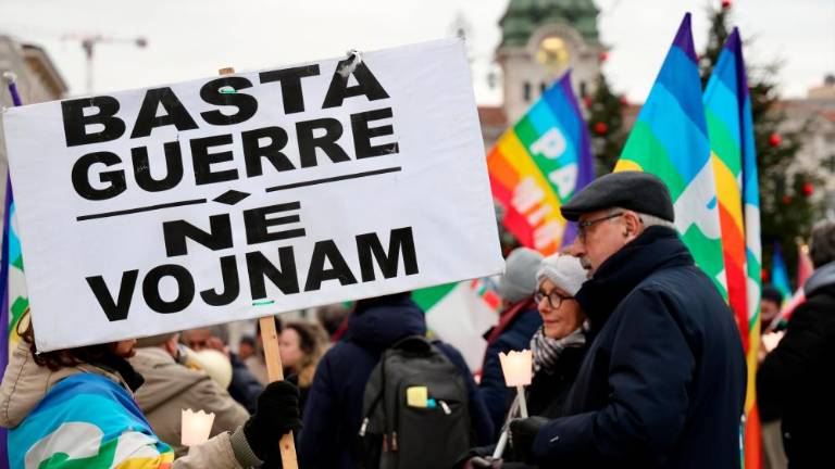 V Trstu hodili za mir, a tudi za Stanko Hrovatin in umrle migrante (foto)