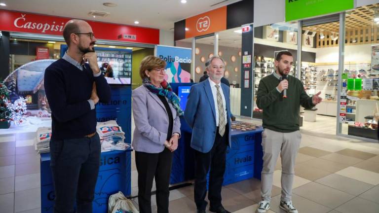 Dvojezičnost spodbujajo s »poljubi«