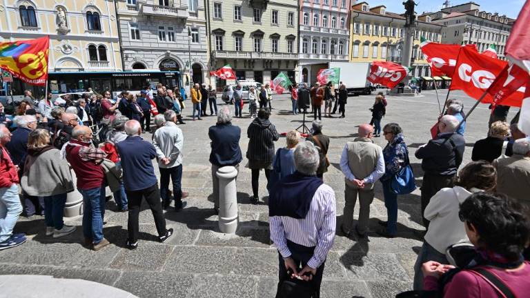 Odprtje razstave je spremljal protest