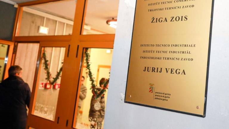 Slovenske drugostopenjske srednje šole na stežaj odprle vrata