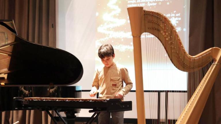 Božično voščilo goriške Glasbene matice