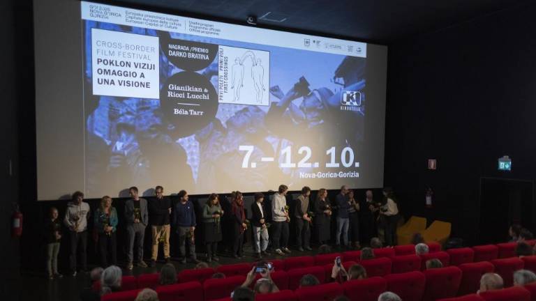 Lepljenka doživljanja čezmejnosti