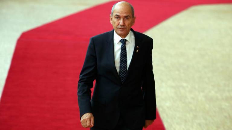 V Sloveniji so se karte premešale