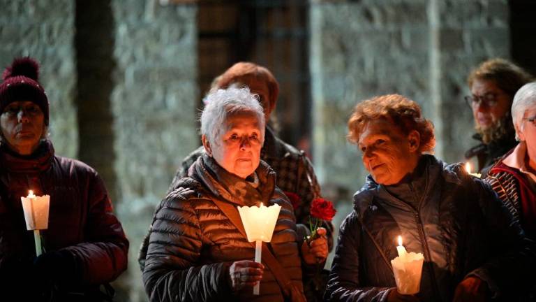 Z baklado so se spomnili žrtev holokavsta (foto)