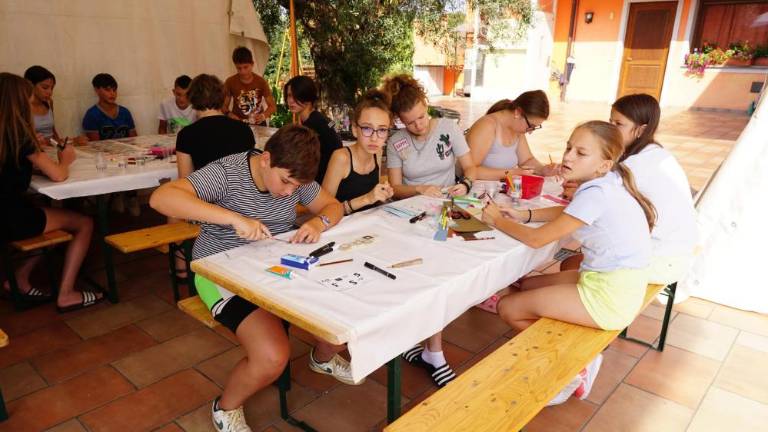 Mladi iz štirih držav pletli vezi skozi umetnost