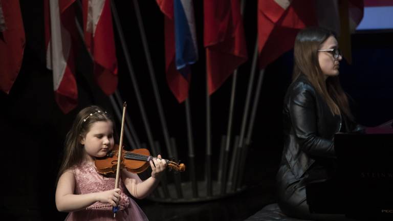 Glasbeno tekmovanje s prazničnim predznakom