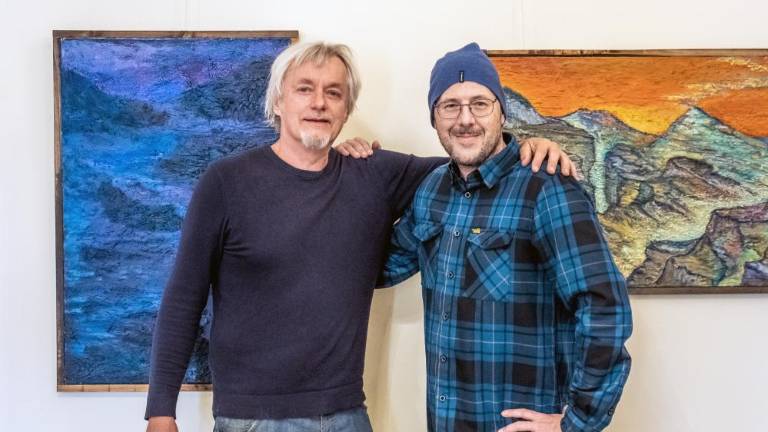 Ženska lepota in trenutki svetlobe, ki rodijo senco