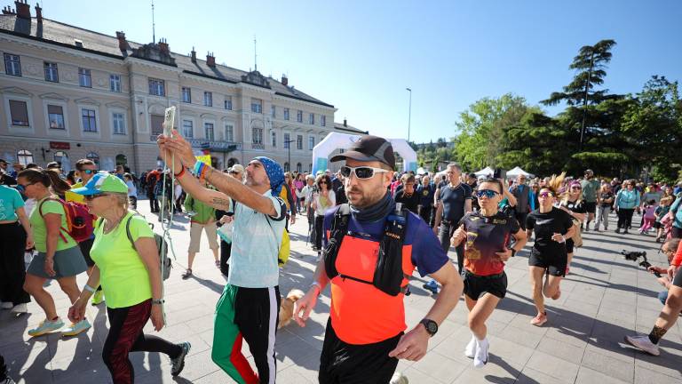 Grofija in pohod poživila mesti