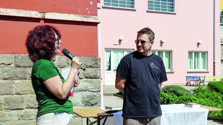 V Svetoivanski park so se vrnile stojnice s cvetjem